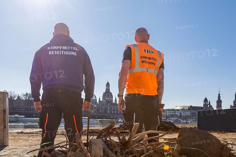 During the demolition of the Carola Bridge in 2025, several bomb explosives were found. Against this background, as part of the planning process for reconstruction, a precautionary investigation of the future construction site has been initiated for possible levels of war. Employees of the ordnance clearance service are recovering suspected objects and preparing to investigate further lower-lying suspicion sites, Dresden, Saxony, Germany