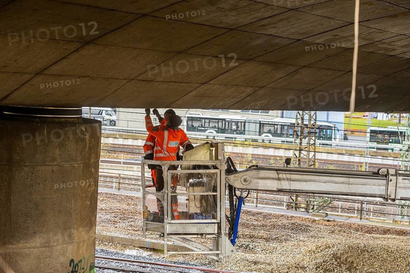 On 24.11.24, employees of MKP GmbH inspected the Budapester Straße bridge over the railway arteries of the main railway station. The bridge is roughly identical in construction to the partially collapsed Carola Bridge. Dresden, Saxony, Germany