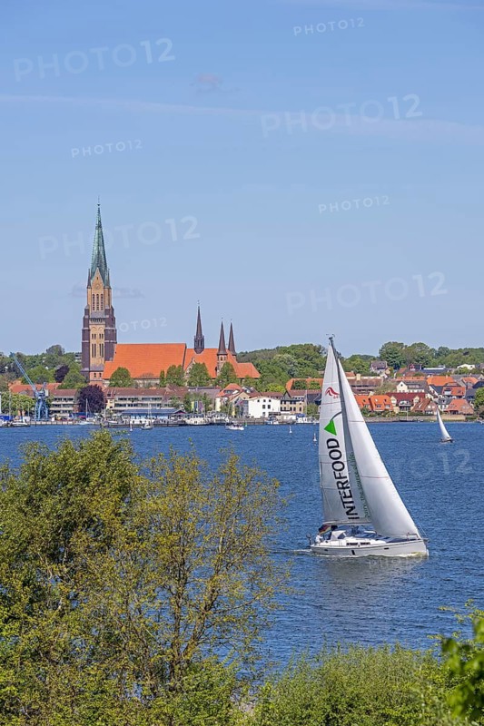 Church, St. Peter's Cathedral, sailing boat, Schleswig, Schlei, Schleswig-Holstein, Germany