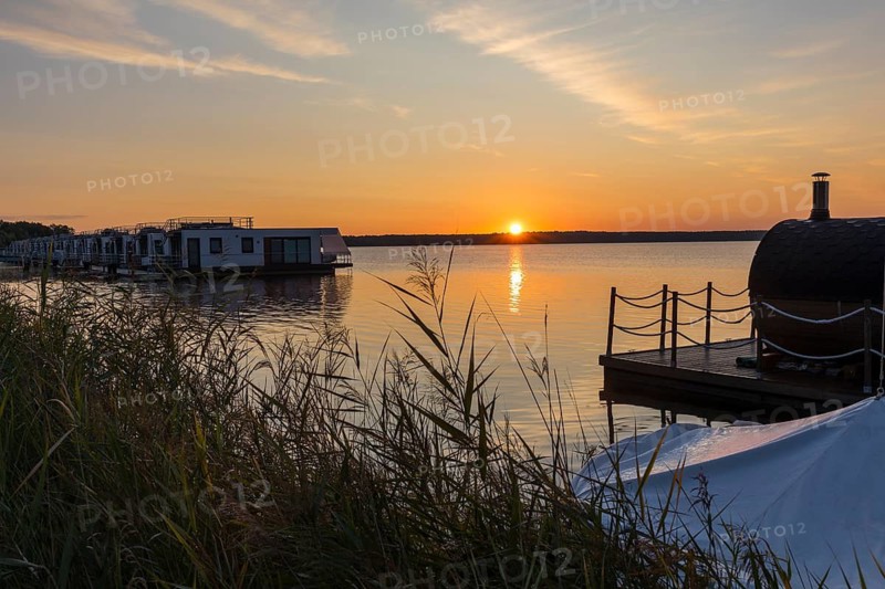 Sunrise at the floating houses on Gräbendorfer See near Laasow, Vetschau im Spreewald, Brandenburg, Germany