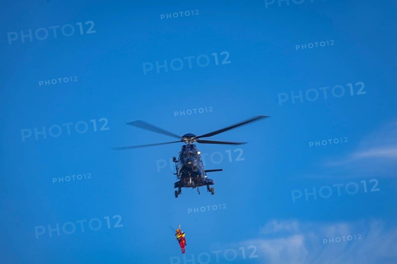 Helicopter-based water rescue by DRK Wasserwacht together with the Federal Police at the Malter dam. Floods and heavy rain events repeatedly haunt Saxony and other federal states. One lesson from the last major flood in 2013 was that cooperation between helicopter crews and volunteer water rescuers must be practiced regularly. Such an exercise at the Malter dam takes place together with the Federal Police, which provided the helicopter. The volunteer air rescuers from Wasserwacht, DLRG and the fire department come from Saxony, Berlin, Brandenburg and Saxony-Anhalt, Malter, Saxony