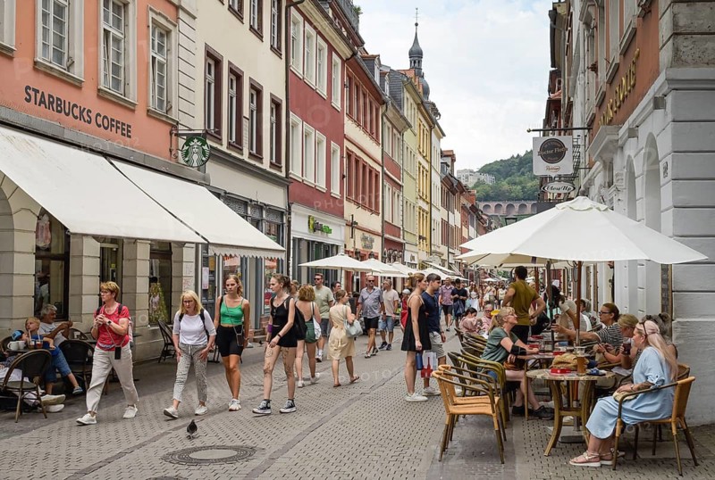 Tourists, pedestrians, pedestrian zone, shopping street, main street, Heidelberg, Baden-Württemberg, Germany