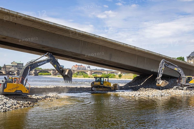 Demolition work continues after the partial collapse of the Carola Bridge. Construction of a construction road in the Elbe in preparation for further demolition work on the bridge, Dresden, Saxony, Germany