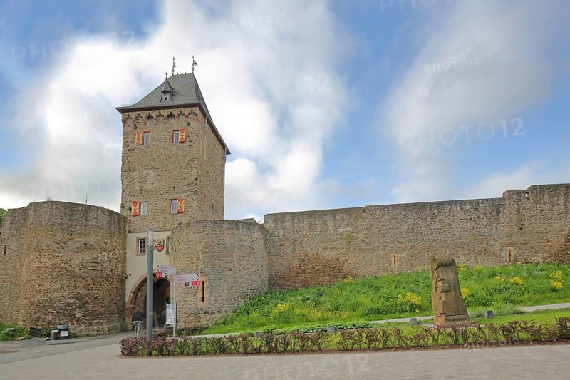 Historic Werther Tor built in 1416 and town fortifications, town gate, town tower, town wall, Werther Tor, Bad Münstereifel, Ahrgebirge, Eifel, North Rhine-Westphalia, Germany