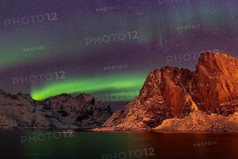 Aurora over the mountains and sea of Lofoten, Northern Lights, Northern Lights, Landscape, Leknes, Nordland/Lofoten, Norway