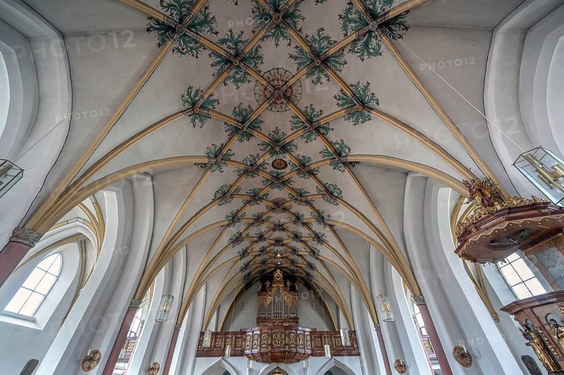 Gothic mesh vault with organ gallery of the Holy Trinity parish church, founded in 1364, Kösslarn, Marktplatz 35, Lower Bavaria, Germany