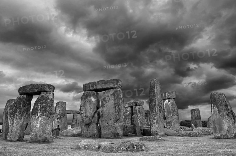 Stonehenge around 3000 BC, a megalithic structure from the Neolithic period, rain clouds, black and white, Wiltshire, southwest England, England, United Kingdom
