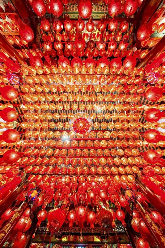 Traditional Chinese lanterns, numerous lanterns hanging from the ceiling, Wat Mangkon Kamalawat, Yaowarat Road, Chinatown, Bangkok, Thailand