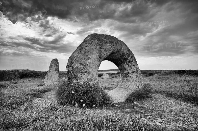 Megalithic formation Mên-an-tol, Lochstein, menhir, also Crick Stone or Devil's Eye, Morvah, Madron, black and white, Cornwall, England, Great Britain, Great Britain