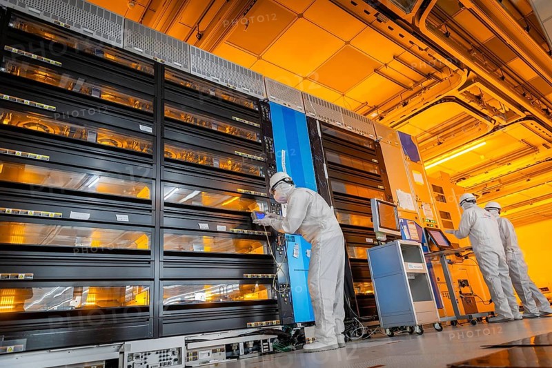 Clean room of Infineon Technologies AG's new Smart Power Fab in Dresden on June 10. The Smart Power Fab will be officially opened on July 2. With an investment volume of five billion euros, the new plant is the largest single investment in Infineon's history and one of the largest investment projects in Germany. Lithography system for 300 mm wafer production in Infineon Technologies AG's new Smart Power Fab in Dresden, Dresden, Saxony, Germany