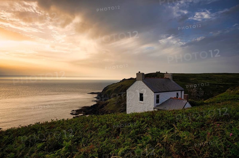 Seaside cottage, Cape Cape Cornwall, evening mood, sunset, St Just in Penwith, Cornwall, England, Great Britain, Great Britain