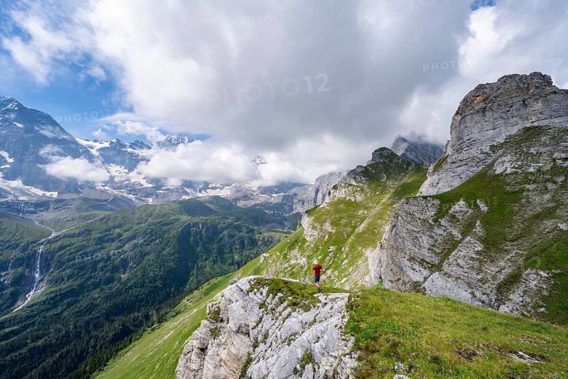 Mountaineers in front of picturesque mountain scenery at the summit of Tanzbödeli, mountain landscape with Breithorn and Tschingelhorn peaks, Bernese Alps, Bernese Oberland, Switzerland