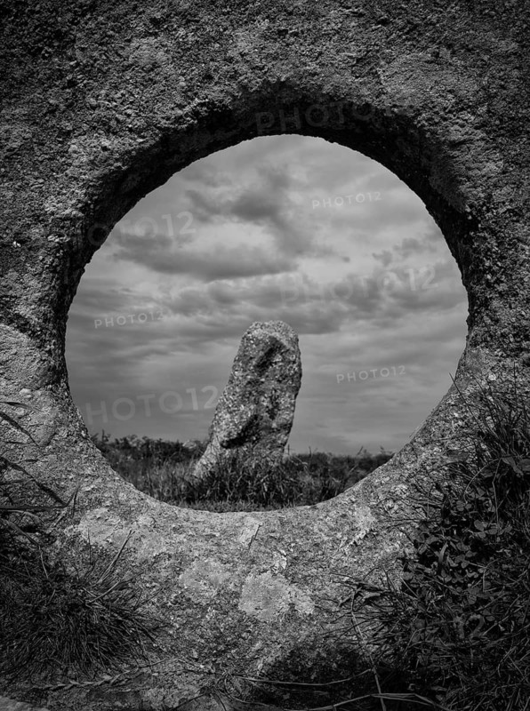Megalithic formation Mên-an-tol, Lochstein, menhir, also Crick Stone or Devil's Eye, Morvah, Madron, black and white, Cornwall, England, Great Britain, Great Britain