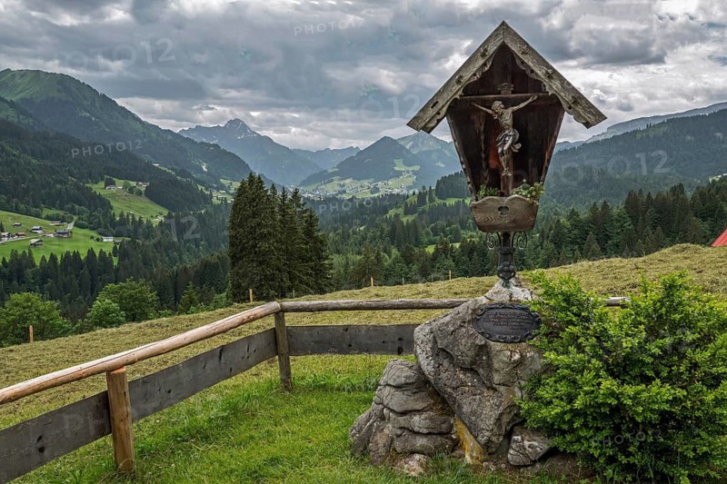 Crossroads near Alpe Hinterenge, behind Kleinwalsertal, near Oberstdorf, Oberallgäu, Allgäu, Bavaria, Germany