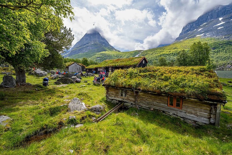 Traditional houses with grass roofs, Renndølsetra, Innerdalen high valley, Innerdalstårnet mountain area, Sunndal, Møre og Romsdal, Vestlandet, Norway