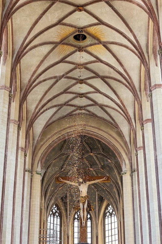 Rose petal rain from the Heiliggeistloch in the Abbey Basilica of St. Martin, Dove, Pentecost, Landshut, Lower Bavaria, Bavaria, Germany