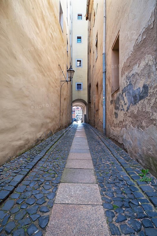 Schmaler Häuserdurchgang zum Obermarkt, Verrätergasse, Görlitz, Upper Lusatia, Saxony, Germany