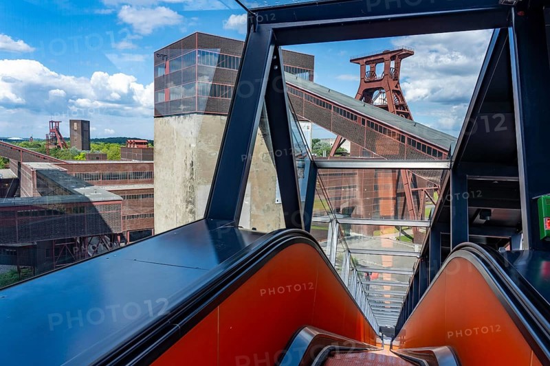 UNESCO World Heritage Zeche Zollverein, Doppelbock conveyor frame shaft XII, escalator to coal washing with the Ruhr Museum, shaft 1/2/8 Essen on the left, North Rhine-Westphalia, Germany