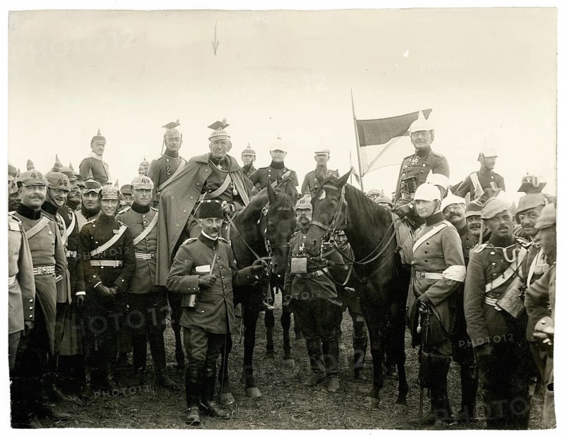 Count Gottlieb Haseler, Metz, 1883, during a military exercise, group of soldiers from the Empire with horses and flag in black and white