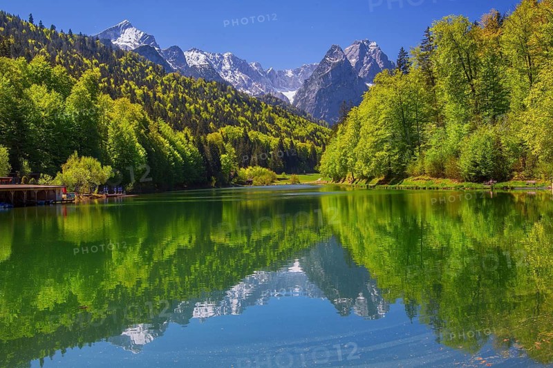 Riessersee with reflection in front of Alpspitze 2628m and Waxenstein 2277m in spring, Garmisch-Partenkirchen, Loisachtal, Werdenfelser Land, Upper Bavaria, Bavaria, Germany