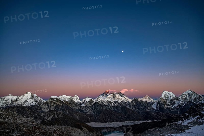 View from Renjo La Pass, 5360 m, of the Himalayas with Mount Everest, Lhotse and Makalu in the evening light, Solu Khumbu, Himalayas, Nepal