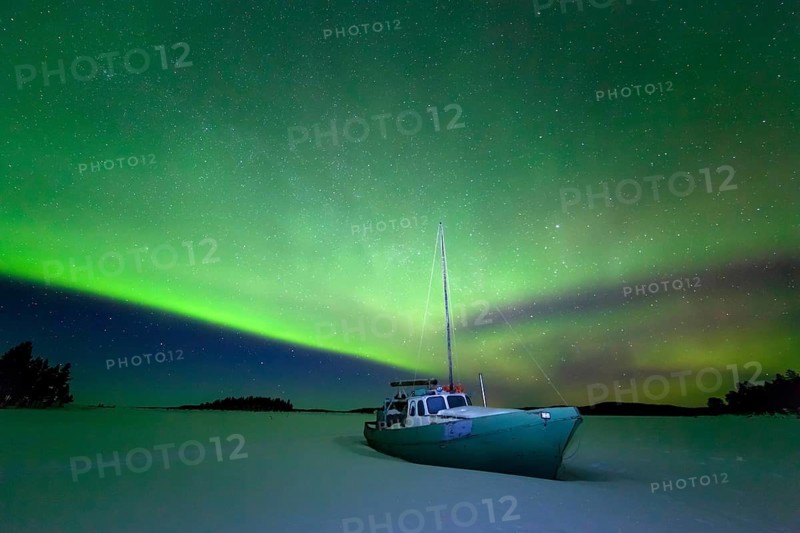 Boat in snow, northern lights, evening sky, starry sky, Veskoniemi, Finnish Lapland, Finland