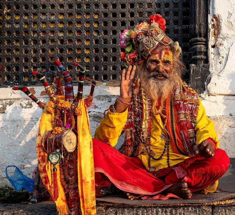 Sadhu with painted face, mendicant, wandering ascetic, holy man, Hinduism, Pashupatinath, Kathmandu, Nepal