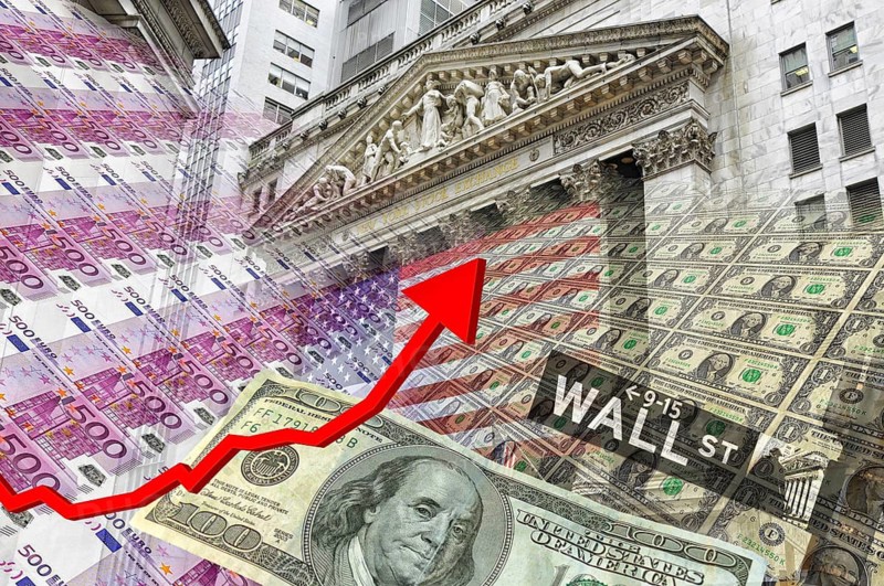 Symbolic image of New York Stock Exchange, stock market prices, rising prices, bull and bear, rising and falling prices, euro, dollar as reserve currency, President Trump with erratic politics, Ukraine and Iran war, consequences of world economy, stock trading, world crisis, money, finances, stock market crash, performance, securities, speculation, greed, price fall, Brexit, euro crisis, economic development, stock market crash, inflation, money Traffic, international stock exchanges, economic policy, financial policy