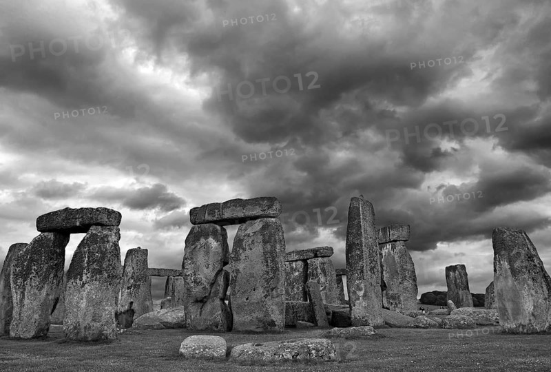 Stonehenge ca, a megalithic structure from the Neolithic period, rain clouds, black and white, Wiltshire, southwest England, England, United Kingdom