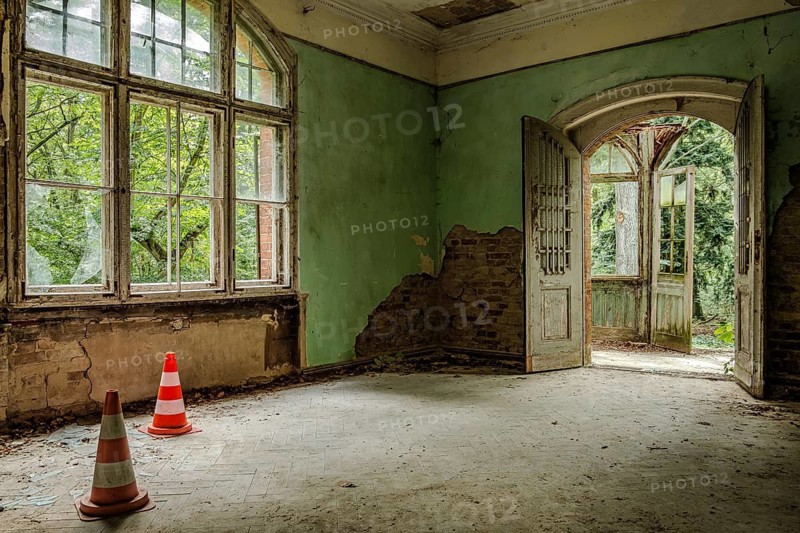 Dilapidated building interior view, former lung hospital and lost place Heilstätte Grabowsee, Oranienburg, Brandenburg, Germany
