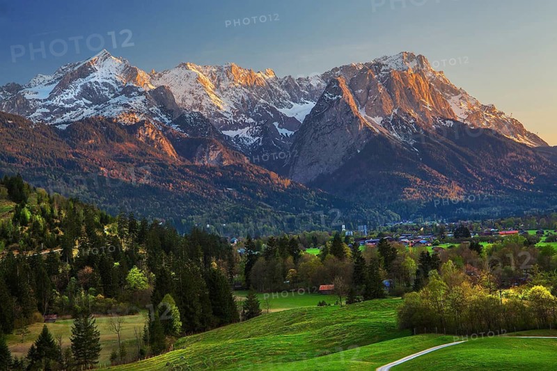 Philosophenweg with the Zugspitze Group 2962m at sunset in spring, Farchant near Garmisch-Partenkirchen, Loisachtal, Werdenfelser Land, Upper Bavaria, Bavaria, Germany