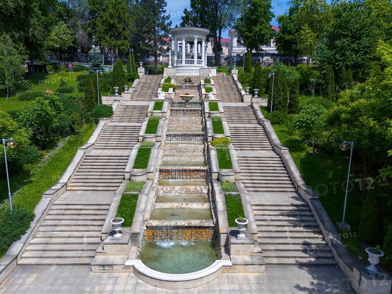 Garden with symmetrical stairs and fountain in classic green surroundings, cascade staircase, Scara Cascadelor, Valea Morilor Park, Valea Morilor Lake, Mühlental Lake, Chisinau, Chisinau, Chisinau, Moldova, Republic of Moldova, Eastern Europe