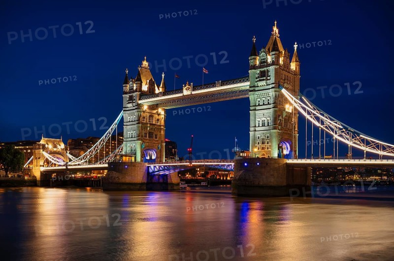 Night view, Thames, Tower Bridge, illuminated, behind Canary Wharf, London, England, Great Britain