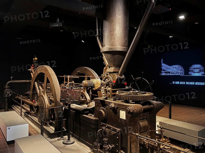 Single-strand pusher press exhibit in the permanent exhibition at the German Mining Museum, Bochum, Ruhr region, North Rhine-Westphalia, Germany