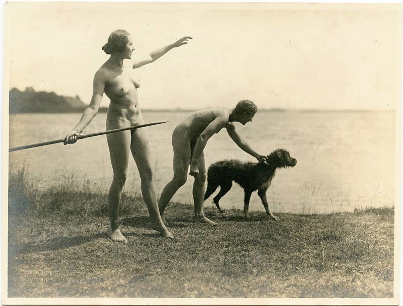 Life reform, naturism, naturism, nature, grace, naturism, two naked woman with dogs on the lakeside in a relaxed natural atmosphere, Julius Gross, around 1926
