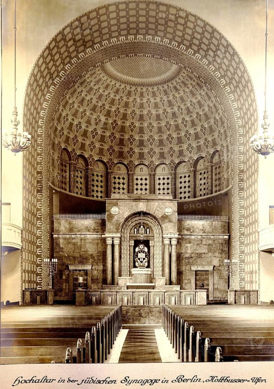 Impressive Jewish synagogue with richly decorated dome and large, empty interior, Alexander Beer architecture, Berlin, Kottbusser Ufer, 1916, destroyed in 1938, Emil Leitner