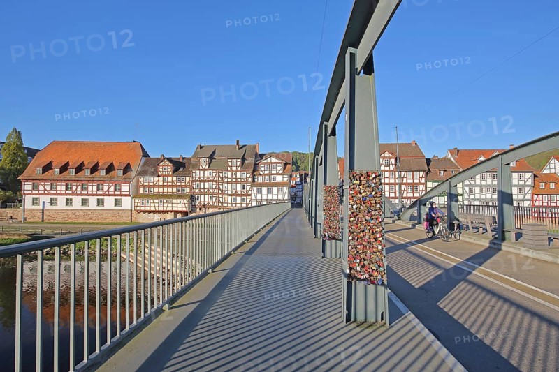 Old Fulda Bridge, bike path, steel girders with love locks, half-timbered houses on the banks of the Fulda, Rotenburg an der Fulda, Hesse, Germany