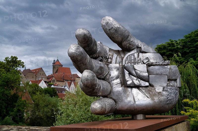 Steel sculpture THE HAND ON THE BRIDGE, Enzbrücke, behind Obere Burg, Schochenturm, Altstadt, Besigheim an der Enz, Baden-Württemberg, Germany