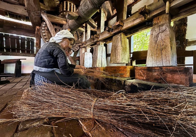 Bokemühle, flax was soft-headed under the mill's hammers to produce linen, Bauernhausmüsum Bielefeld, Germany