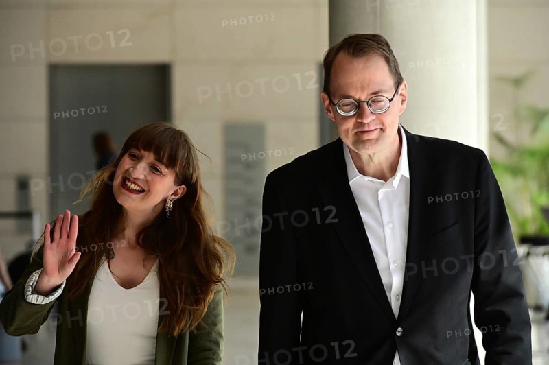 Heidi Reichinnek and Sören Pellmann on their way to the Tuesday statement from the Left Group in the Bundestag: Group leaders Sören Pellmann and Heidi Reichinnek explain their positions on current topics of the session week