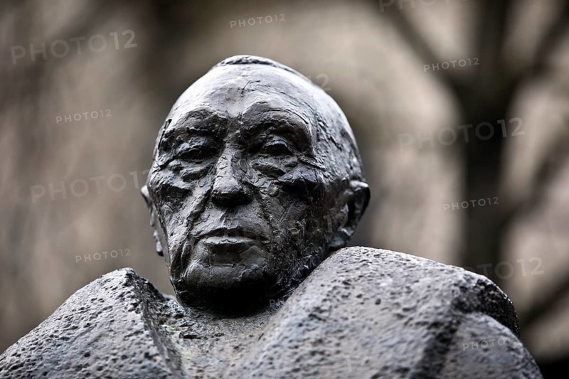 Bronze sculpture Adenauer Memorial begun by Prof. Hans Wimmer and completed by his student Gerhard Weiland, Cologne, North Rhine-Westphalia, Germany