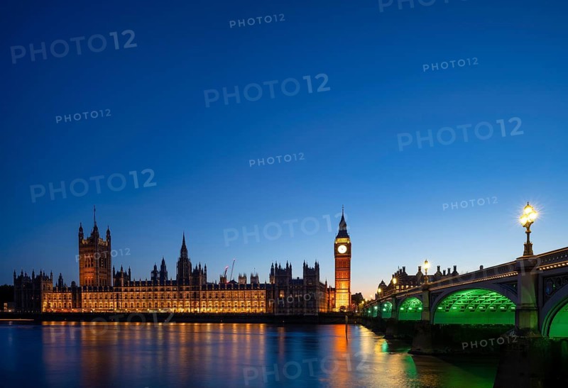 Night view, Thames, Westminster Bridge, Houses of Parliament, Elizabeth Tower, Tower with Bell Big Ben, Victoria Tower, Palace of Westminster, Westminster Palace, illuminated, Westminster, London, blue hour, England, Great Britain, Great Britain