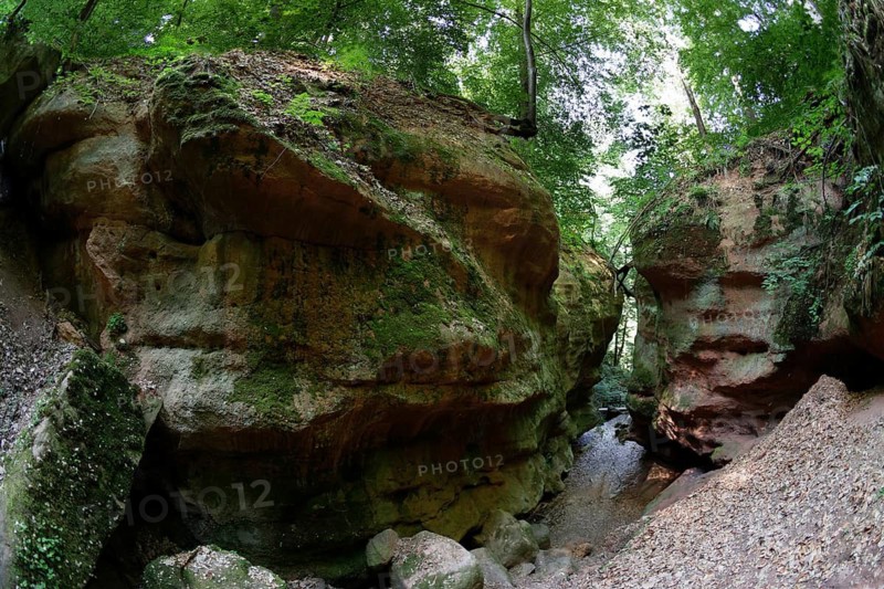 Rock formation, gorge, Schnittlinger Loch, natural monument, geotope 576R002, sandstone, half cave, rock falls, two faces face in the rock, near Schnittlingen, Spalter Hügelland, Roth district, Middle Franconia, Bavaria, Germany