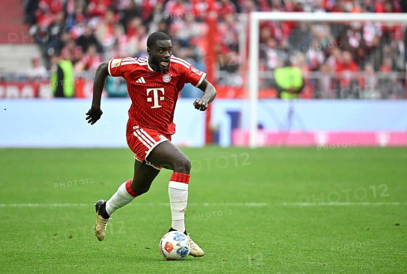 Dayot Upamecano FC Bayern Munich FCB (02) Action on the ball Football Bundesliga, Allianz Arena, Munich, Bavaria, Germany