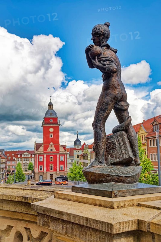 Bronze sculptures Virtues of the City by artist Bern Göbel, Gothaer Altes Rathaus, historic, heritage-protected building, Renaissance, main market, old town, Gotha, Thuringia, Germany