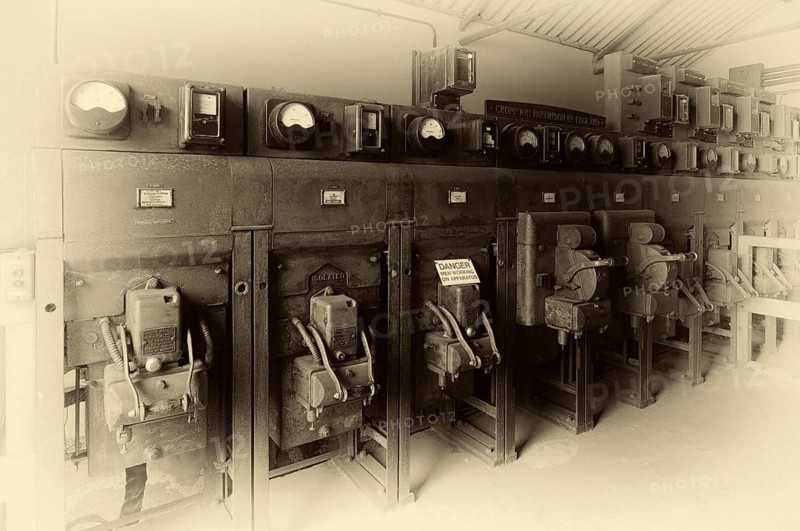 Interior view, sign, warning sign, hazard, compressor house, compressor house, museum, Geevor Tin Mine, tin mine, tin mine, mining, pendeen, Trewellard near St Just in Penwith, black and white, vintage, cuttlefish, Cornwall, England, Great Britain, Great Britain