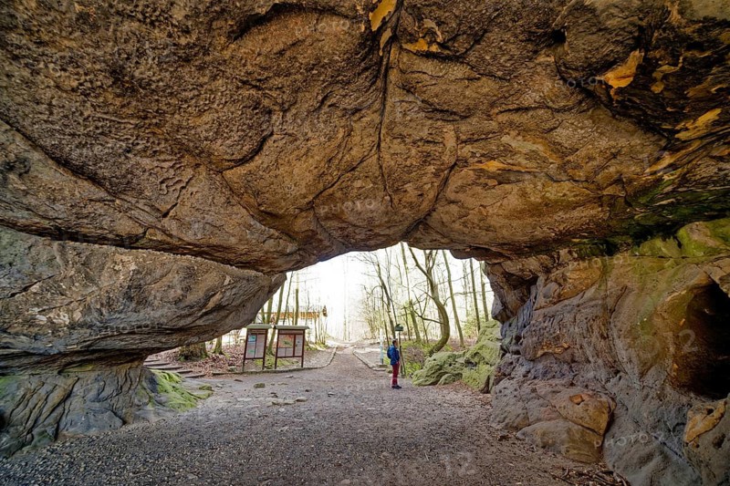 Natural arch Kuhstall am Neuen Wildenstein, natural wonder, national park, hiking destination, rock formation, Elbe Sandstone Mountains, Saxon Switzerland, Bad Schandau, Saxony, Germany