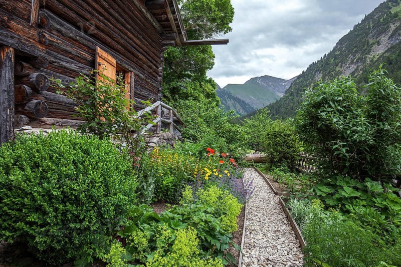 Old farmhouse with farms, historic mountain farming village Gerstruben, Dietersbachtal, near Oberstdorf, Allgäu Alps, Oberallgäu, Allgäu, Bavaria, Germany