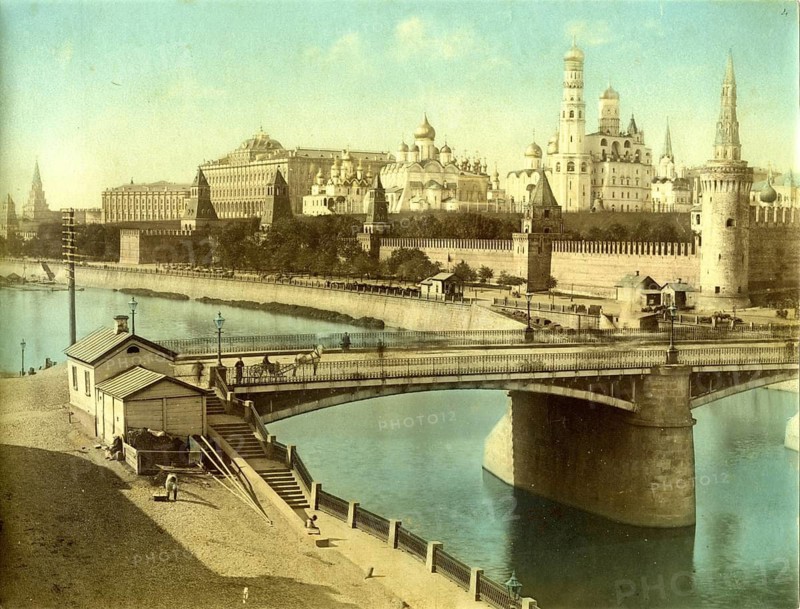 Moscow, Kremlin, city wall, Volga, historical city view with bridge and river, surrounded by impressive architecture in pastel colors, albumin print, around 1880