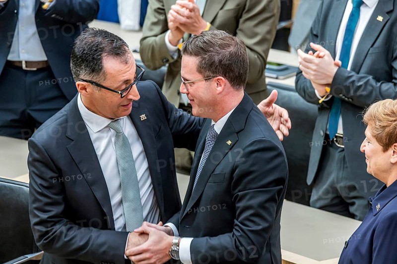The result of the vote is known: Cem ÖZDEMIR is the first prime minister in Germany with Turkish roots. His designated deputy Manuel Hagel (CDU, right) is among the first to be elected. Stuttgart, Baden-Württemberg, Germany